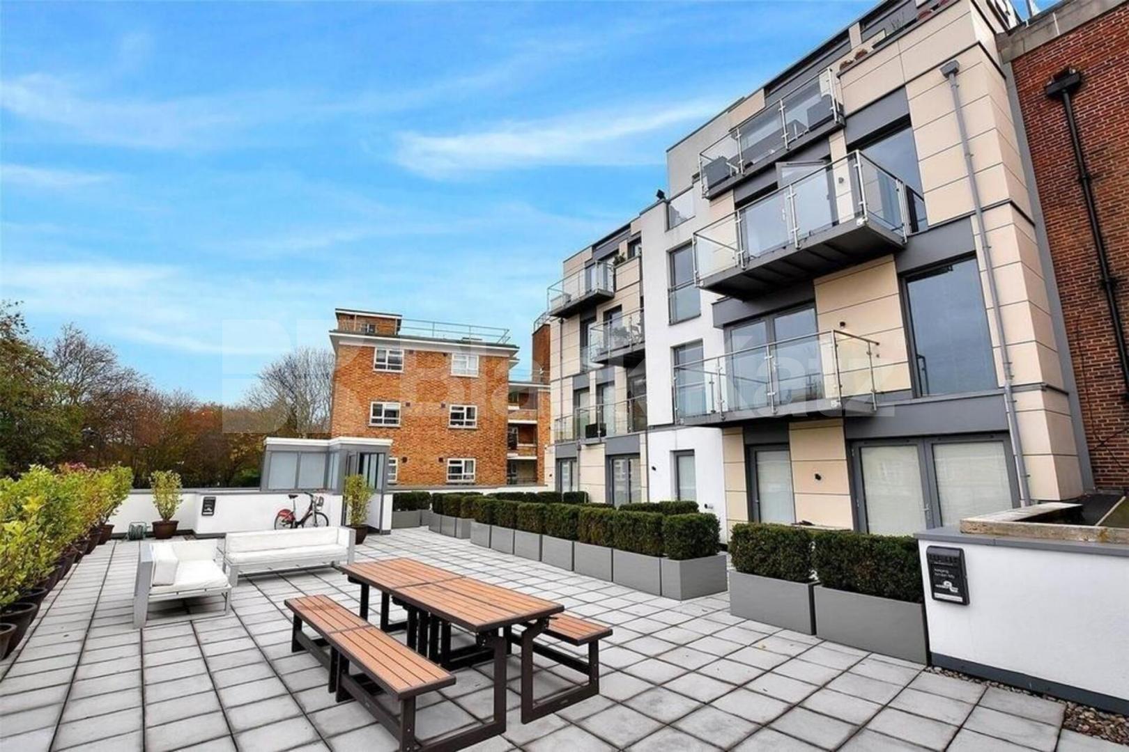Spectacular 2 bedroom property with balcony and large communal terrace Mintern Street, Hoxton / Islington